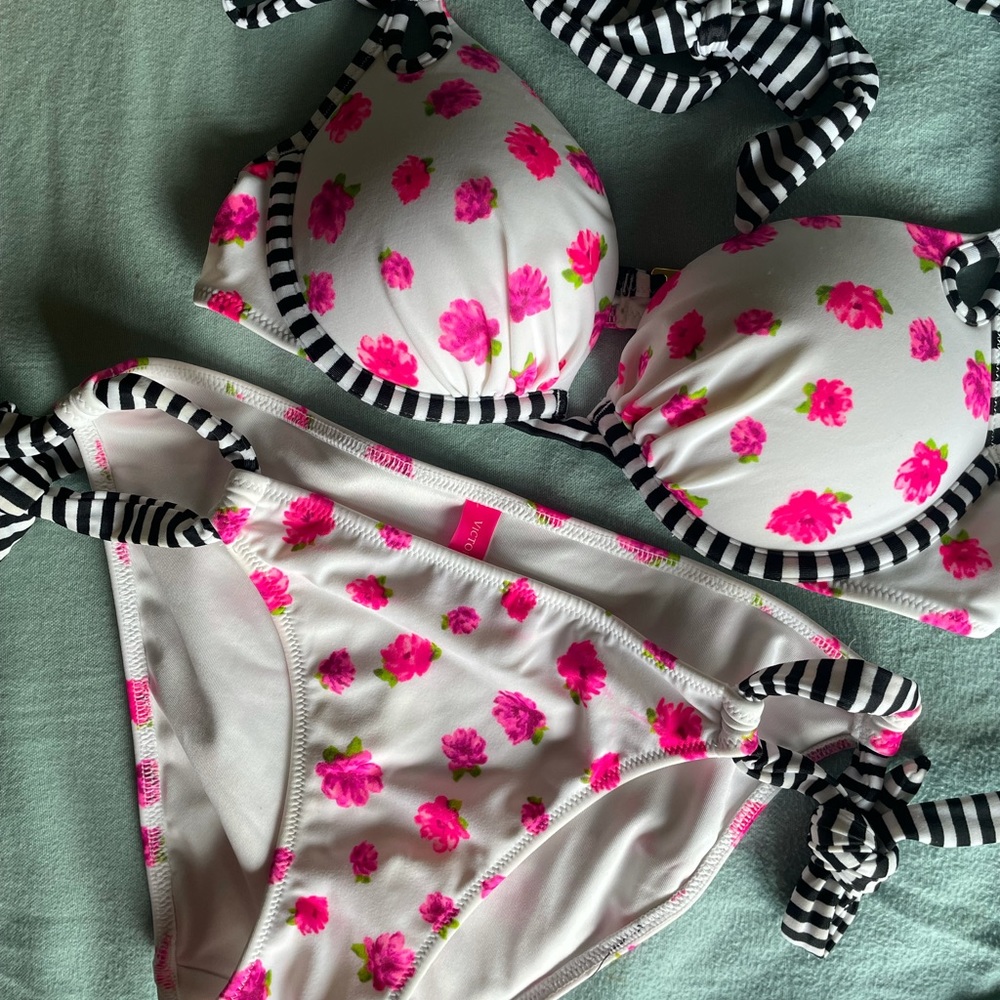 Victoria’s Secret Bombshell Bikini